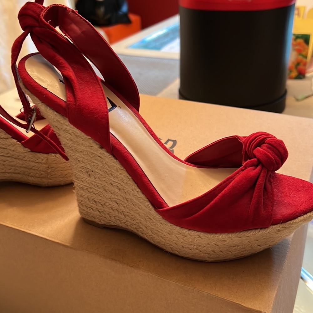 Type Z Red Wedge Espadrilles with Bow